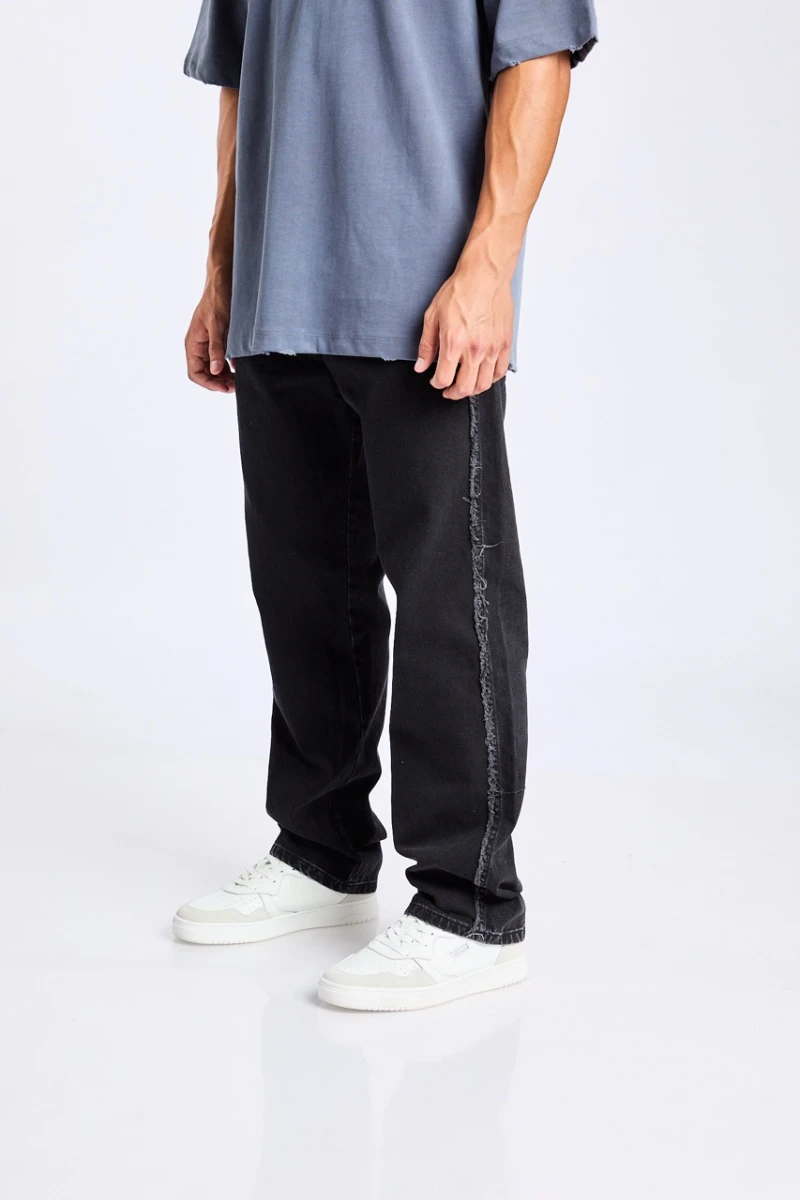 SKATER JEANS 3014 ג׳ינס סקֵייטר שחור לגברים עם תפרים פרומים מבית מיינסטרים