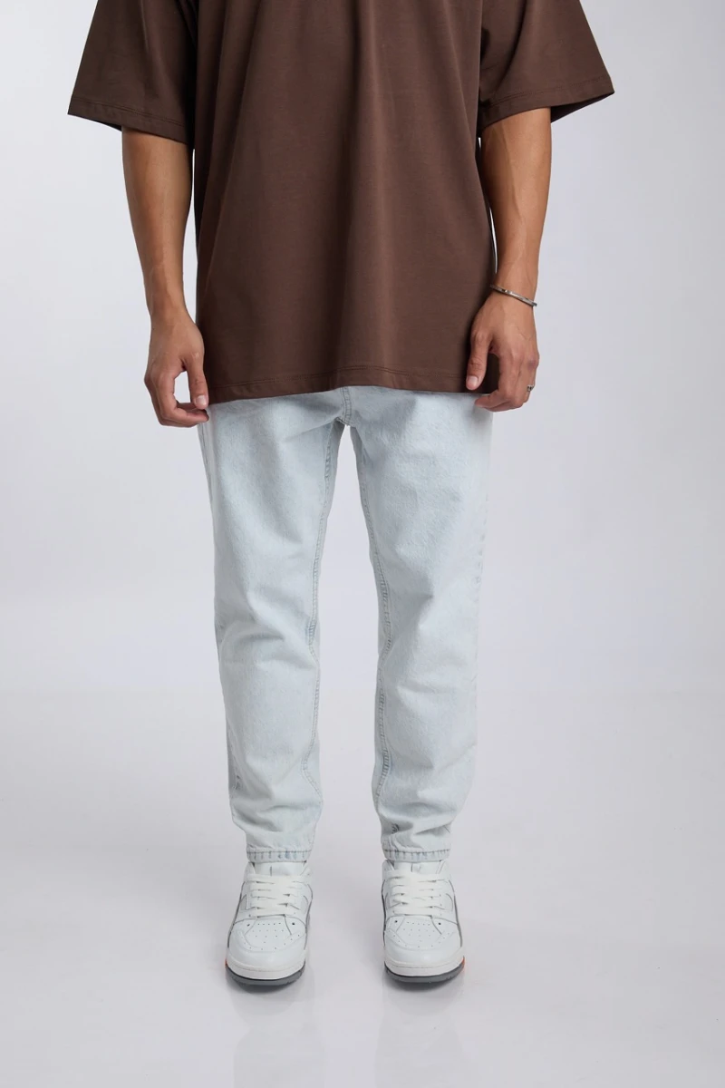 ג'ינס בגזרה רחבה לגברים של Mainstream הוא דגם B.F JEANS 2339-4 – מושלם לגברים שאוהבים שילוב של נוחות וסטייל יומיומי.